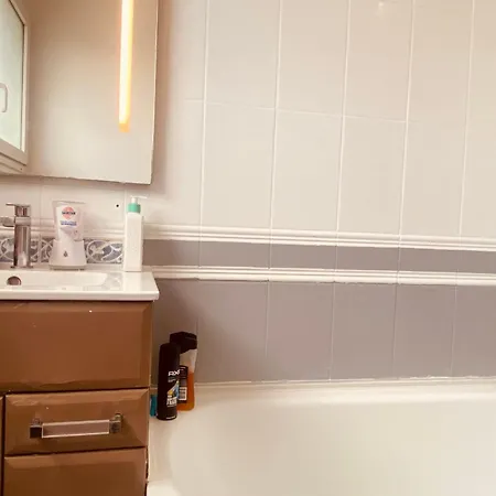 Bright And Unoverlooked Apartamento *